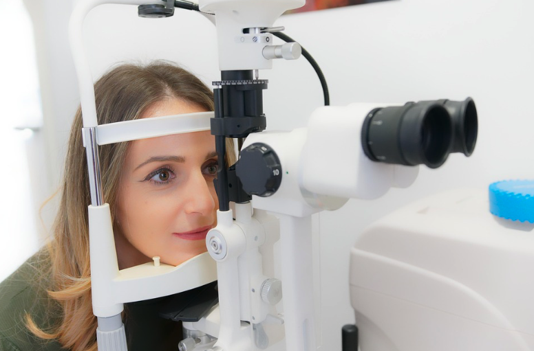Illustration of presbyopia